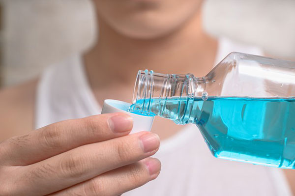 súc miệng thường xuyên