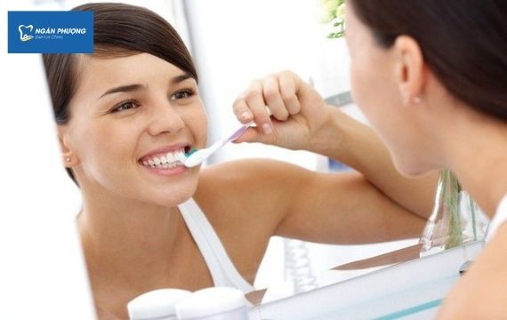 chăm sóc răng sứ Titan